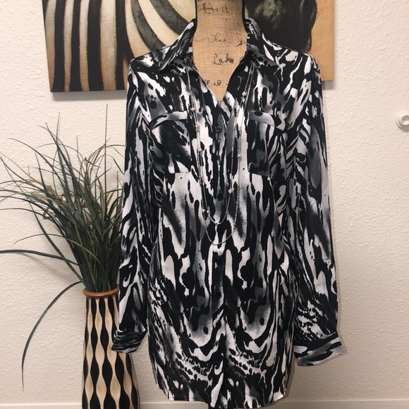 Christopher & Banks Tops - NWT Christopher & Banks Large Button Down Top
